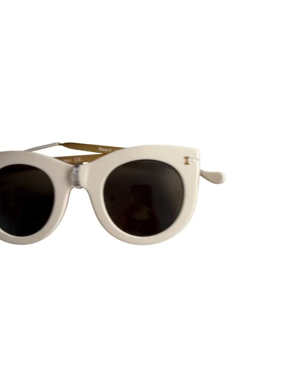 ILLESTEVA Cream Wayfarer Sunglasses Sunnies w/ Case